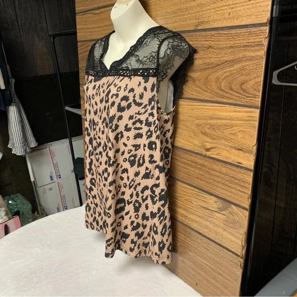 Modern Edge boutique size small leopard eyelash lace V neck blouse NWT - Picture 7 of 7